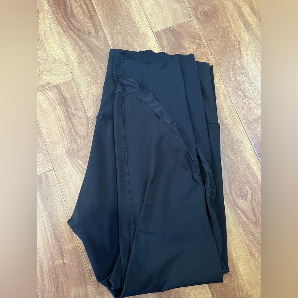 Black lululemon scalloped hem 23” cropped pants. Size 12 in EUC